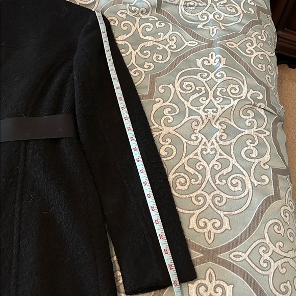 Nanette Lepore - Black Wool blend Belted Coat with Satin style Trim. Size 8 - Picture 11 of 11